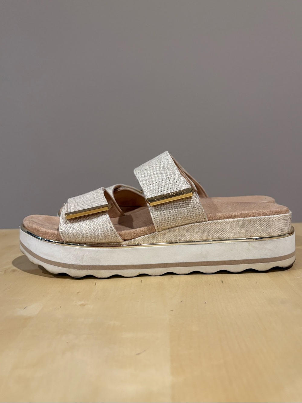 Vionic Brandie Platform Sandals/Marshmellow Metallic Linen Size 9 - Picture 3 of 8